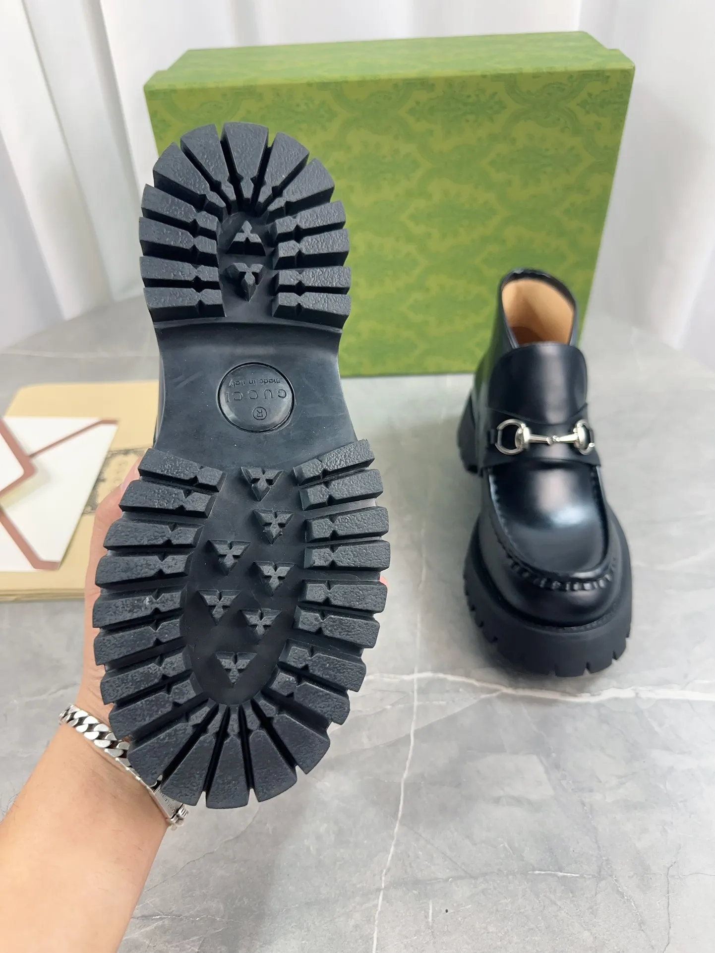 Men's shoes 💰620💰 New model from Gucci, double GG groove thick-soled loafers. The original version is made 1:1. Super beautiful quality, classic model at the counter. ❶Upper: original open-edge beaded cowhide ❷Inner lining: water-dyed cowhide ❸Feet: water-dyed cowhide ❹Outsole: ultra-light original sole ❺thick sole heightening: 3.5cn ❻Packing: original packaging ❼Number: 35-42 (41 41 customized, non-refundable) Men's model: 38-46 (45, 46 customized, non-refundable)